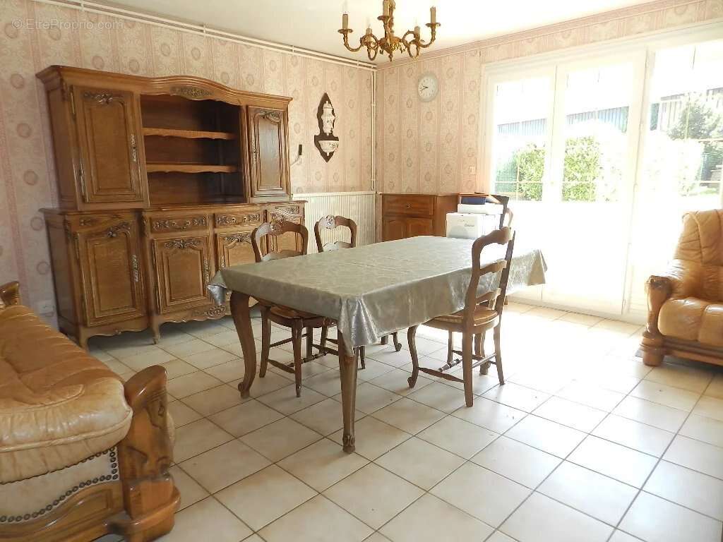 Maison à SAINT-PIERRE-SUR-DIVES