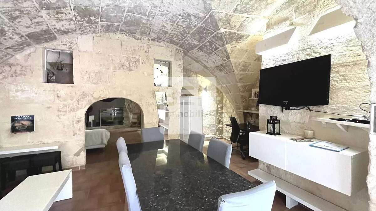 Surprenante  et insolite maison troglodyte dans les alpilles - photo 5