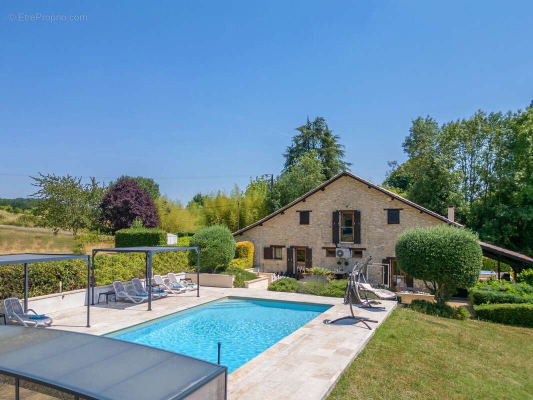 Belle propriété de caractère en Dordogne avec piscine chauffée et magnifiques jardins - photo 18
