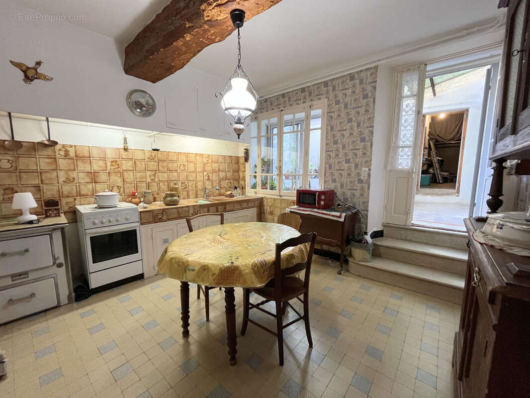 Maison 8 pièces avec cour garage et grenier - photo 8