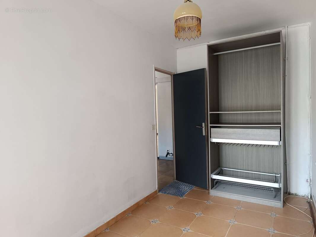 Chambre 2 - Appartement à NARBONNE