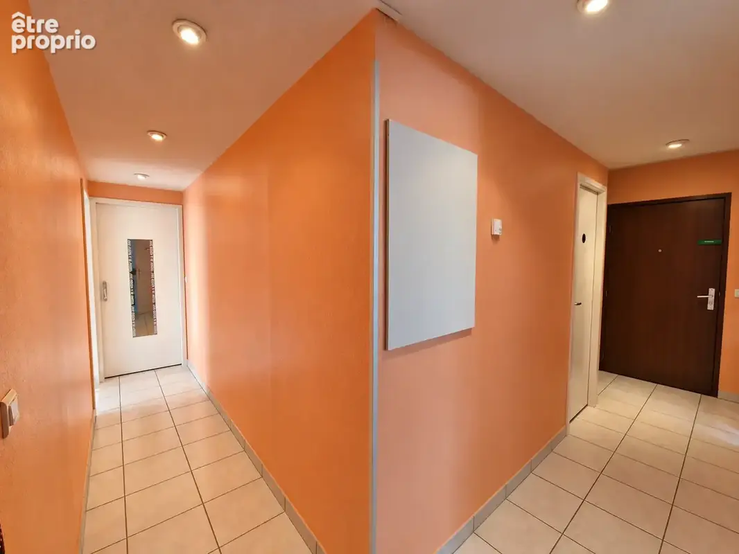 A vendre BELLEY T3 avec ascenseur, balcon et garage. - photo 8