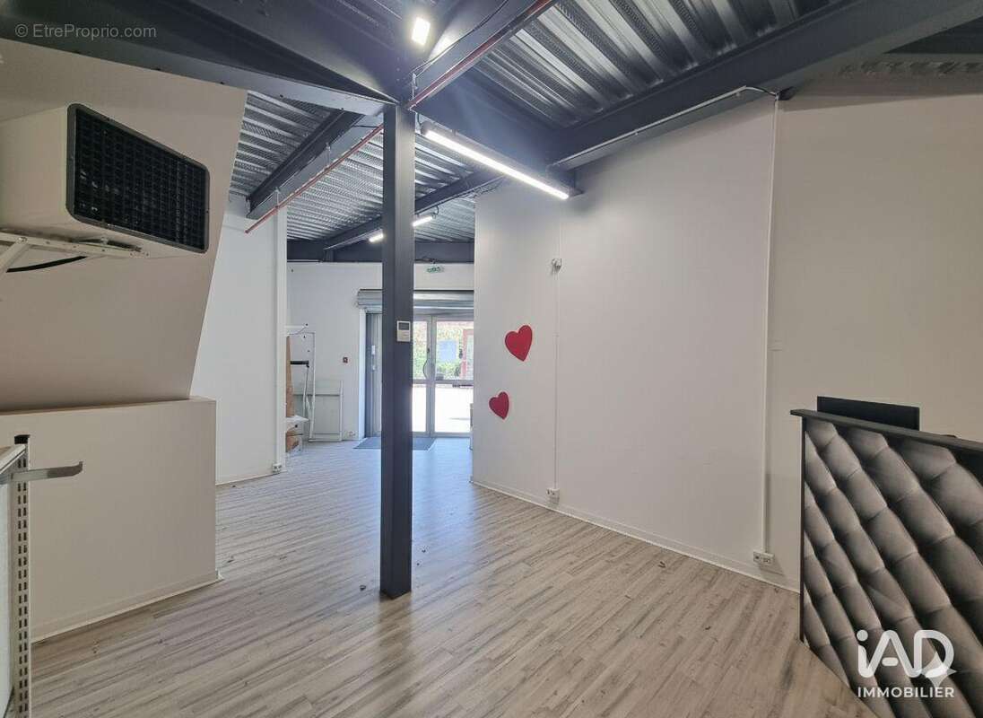 Photo 6 - Commerce à ECHIROLLES