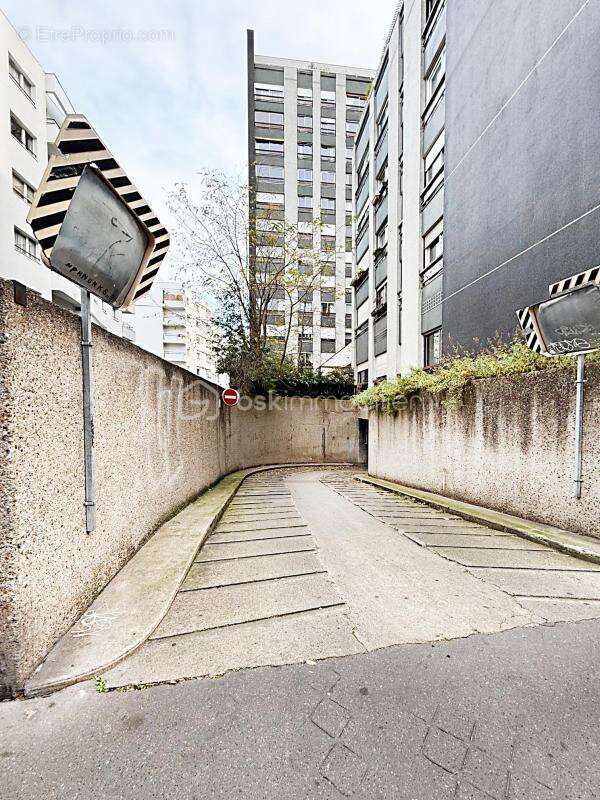 Parking à PARIS-19E