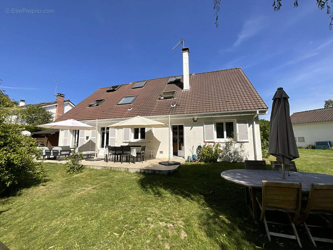 Maison à VOISINS-LE-BRETONNEUX