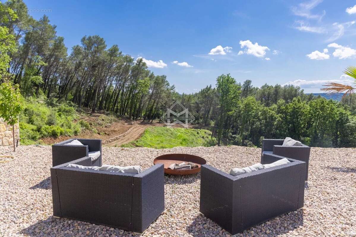 Maison à TOURRETTES