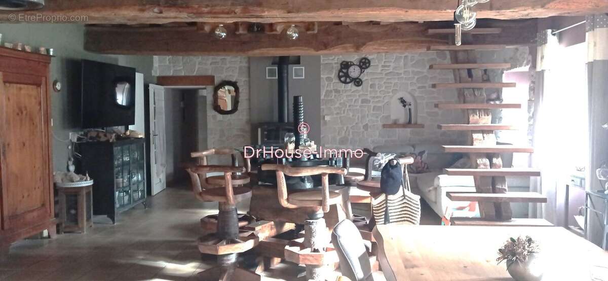 Maison à COMMEQUIERS