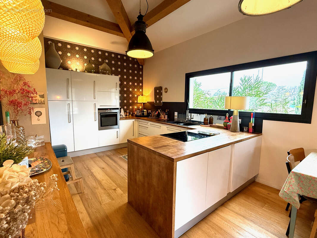 Maison à SAINTE-CECILE-LES-VIGNES