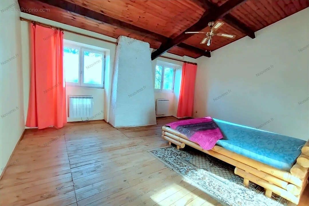 Maison à SAINT-ETIENNE-DU-BOIS