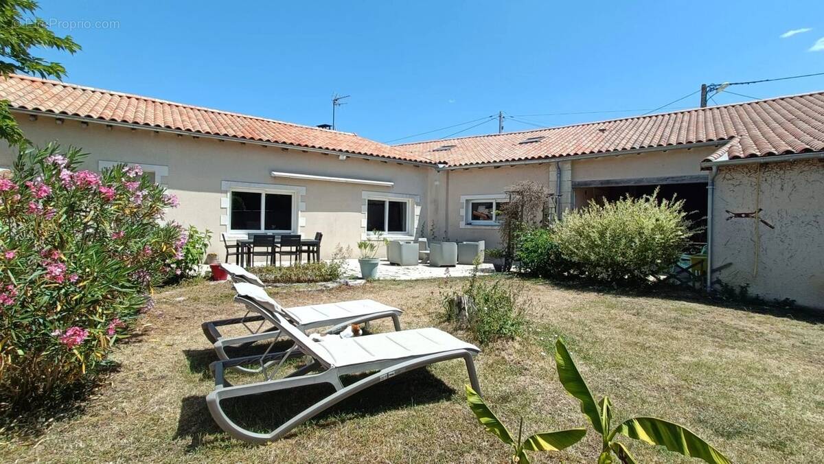 Maison à NEUVILLE-DE-POITOU