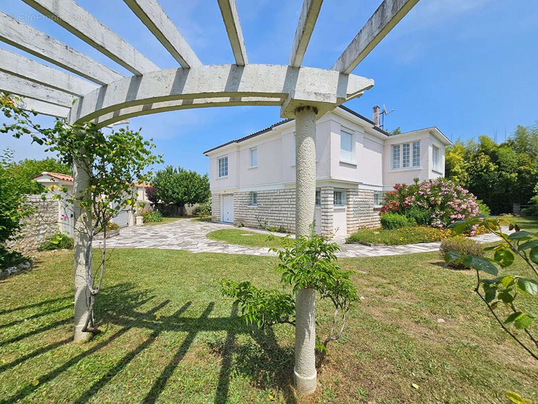 Maison à LA COURONNE