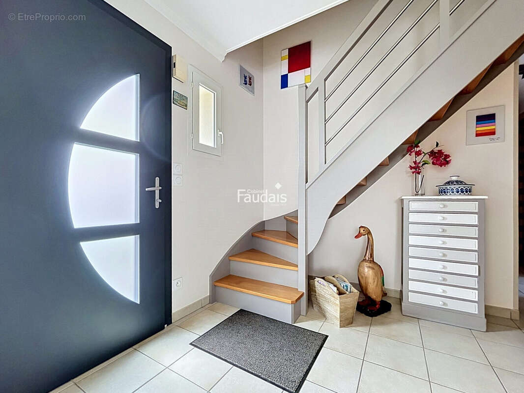 Maison 117 m² à Gouville-Sur-Mer  - photo 3