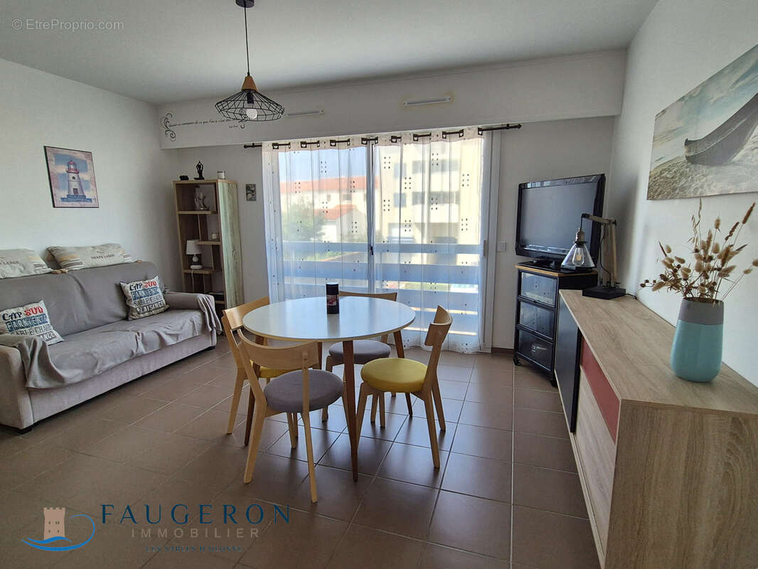LA CHAUME - Appart T2 40 m2 hab. + parking privatif tout proche Mer - photo 6