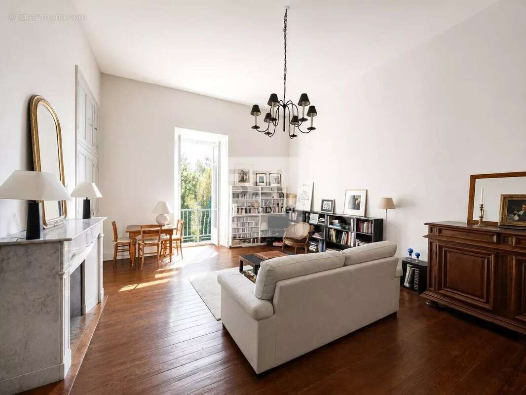 A Villeneuve les Avignon T3 de charme dans bâtiment historique - photo 5