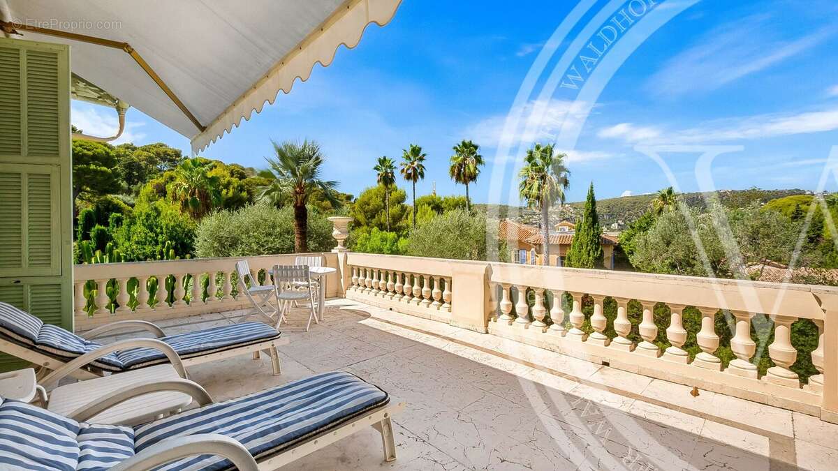 Une villa Belle Époque intemporelle dans un domaine privé à quelques pas d'une plage praticable - photo 8