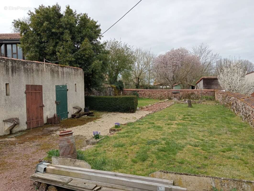 Maison à MOUTIERS-SOUS-ARGENTON