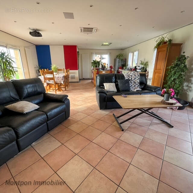 Maison à SAINT-GERAUD-DE-CORPS