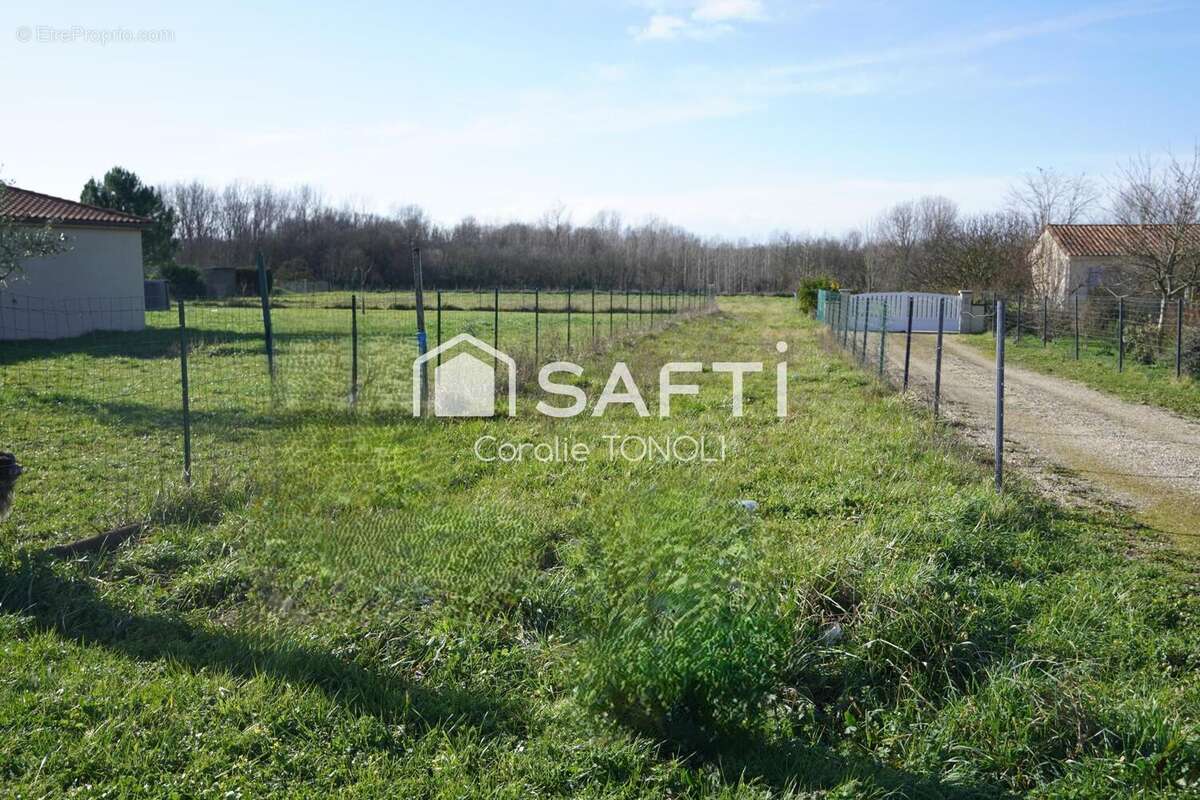 Terrain 2614 m² à Bassac  - photo 2