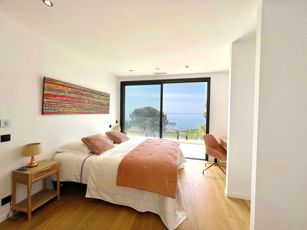 Maison à LES ISSAMBRES