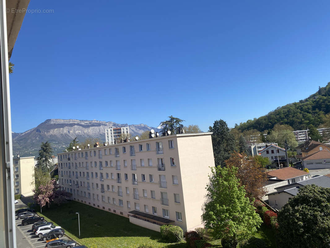 Appartement à SAINT-MARTIN-D'HERES