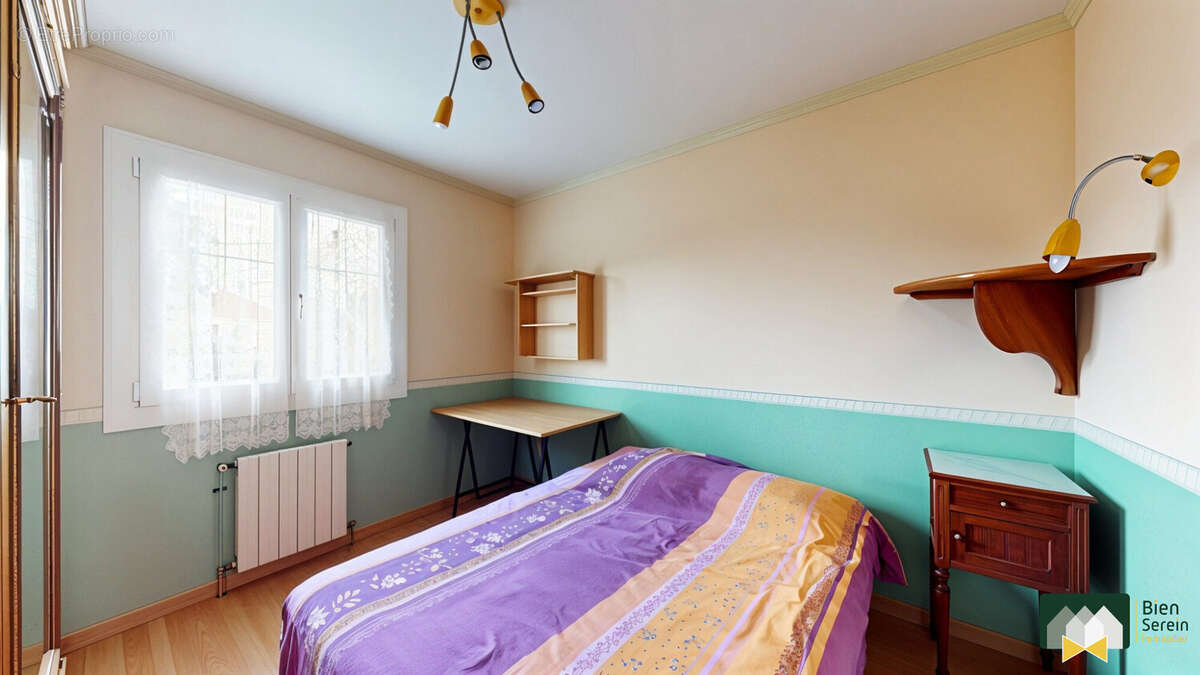 Chambre 1 - Maison à MARVILLE-MOUTIERS-BRULE