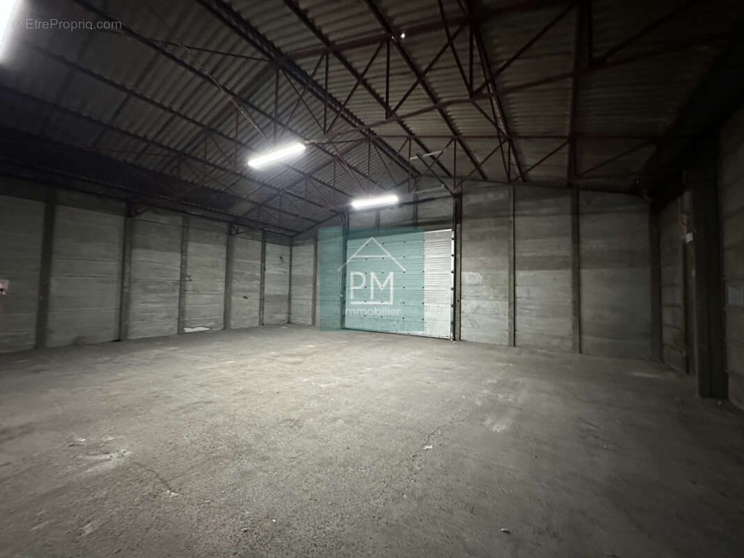 Commerce à FEUQUIERES-EN-VIMEU