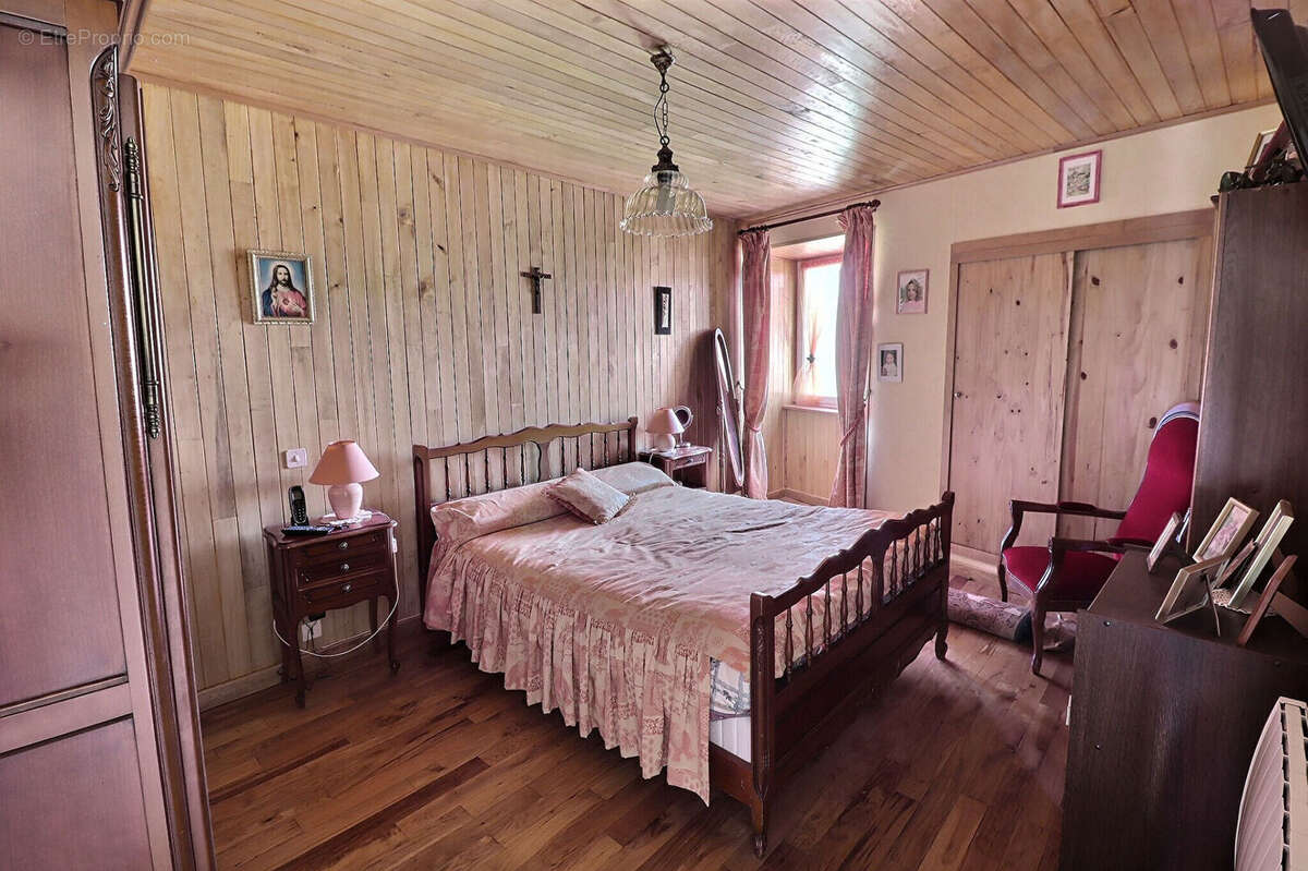 Maison à LISSAC-ET-MOURET