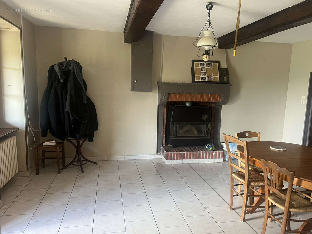 Maison à SAINT-JULIEN-DE-CIVRY
