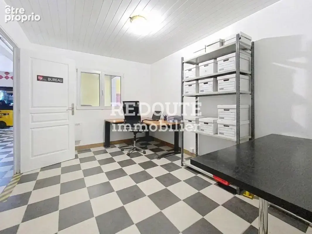 CHAVOT-COURCOURT : Bâtiment professionnel bureaux + entrepôt actuellement loué - photo 4