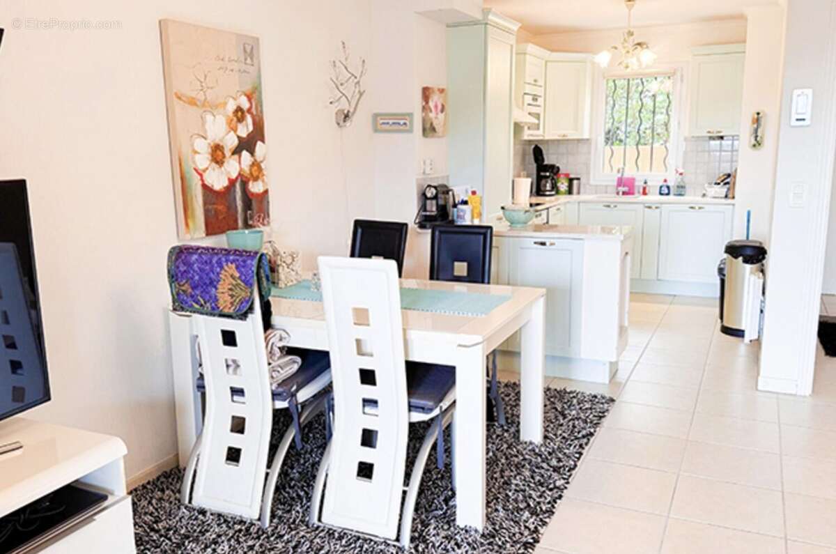 Maison à ROQUEBRUNE-SUR-ARGENS