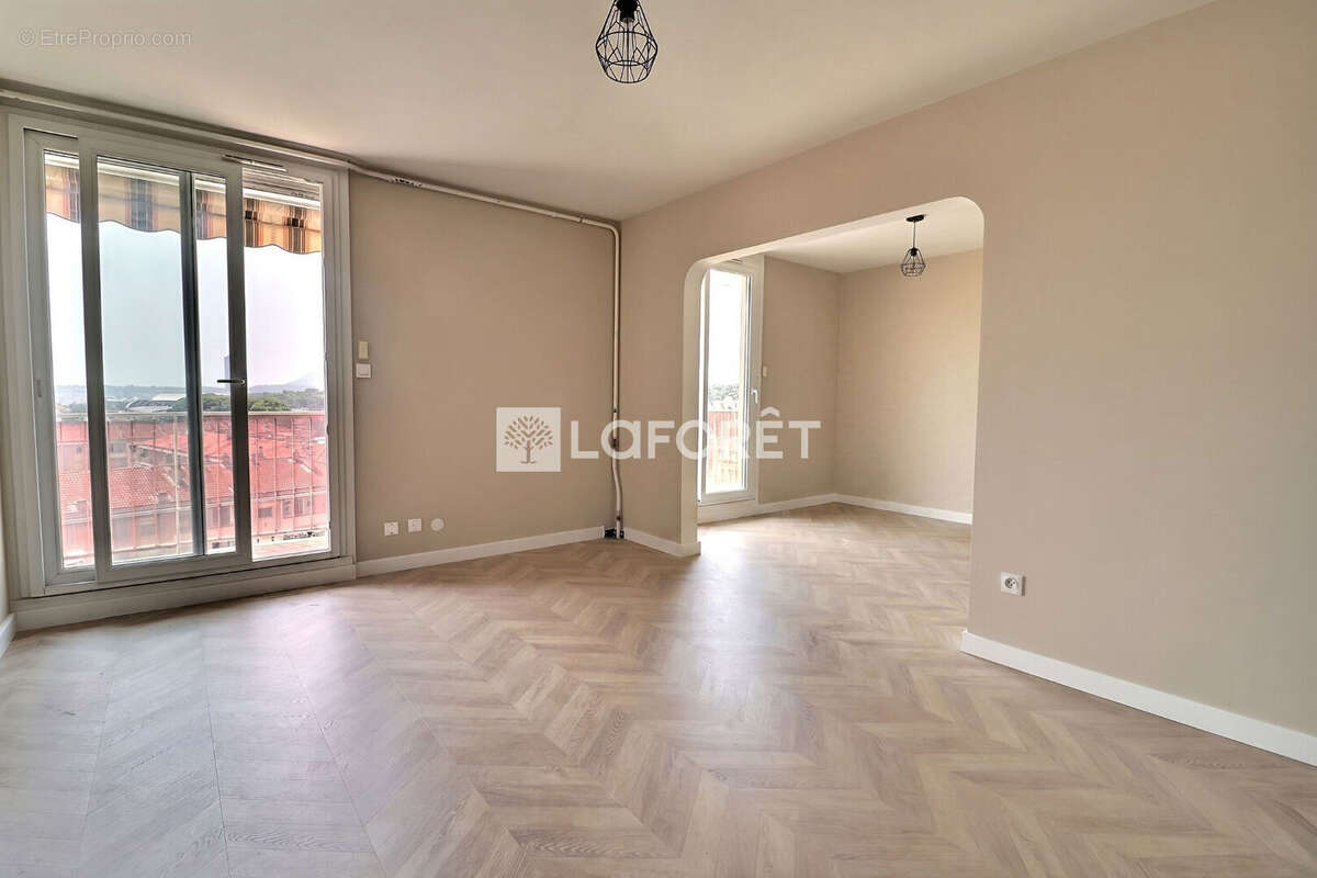 Appartement Toulon 4 pièce(s) 74 m2 - photo 2