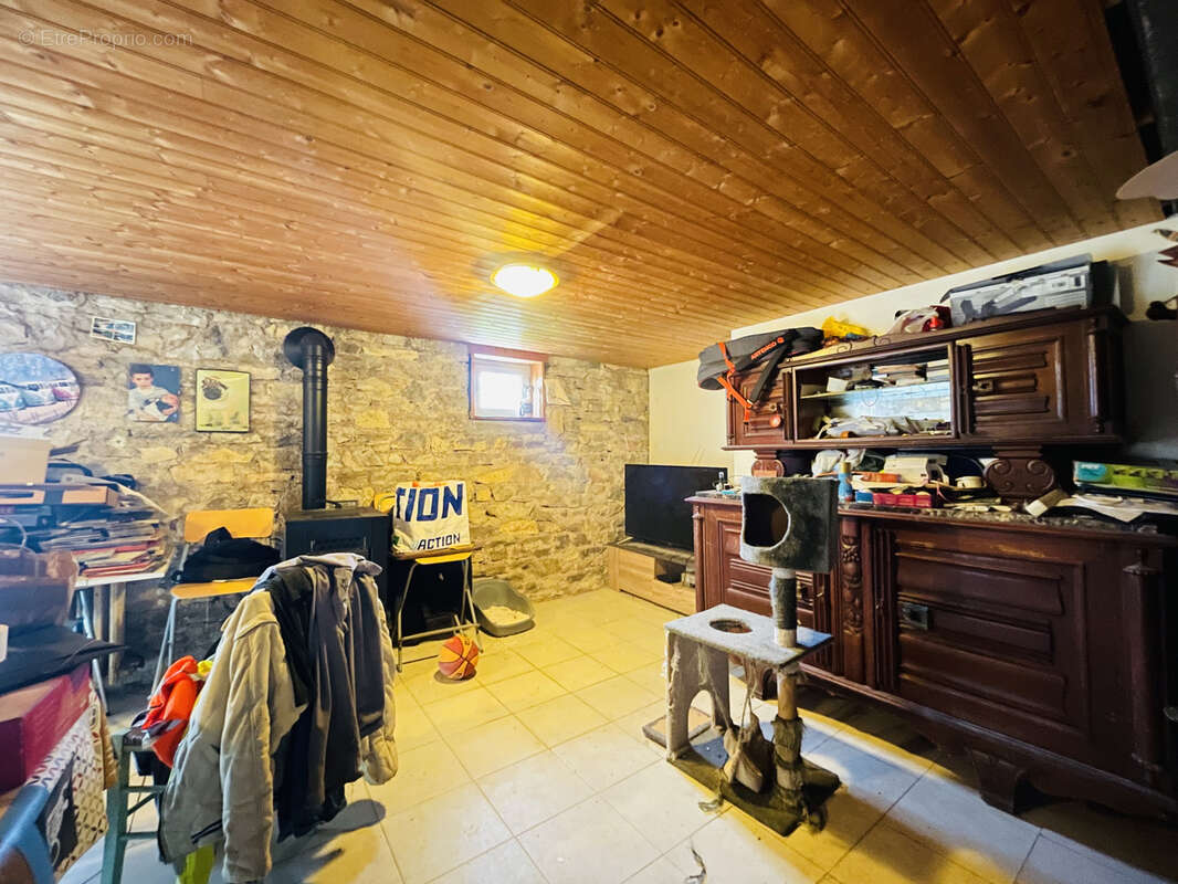 Maison à SAINT-PANTALEON-DE-LARCHE