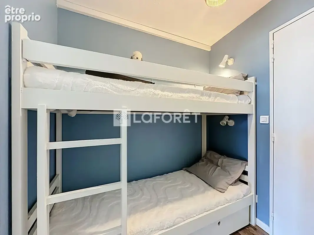 Studio cabine rénové à 150 m de la plage avec balcon vue piscine et jardins - photo 4