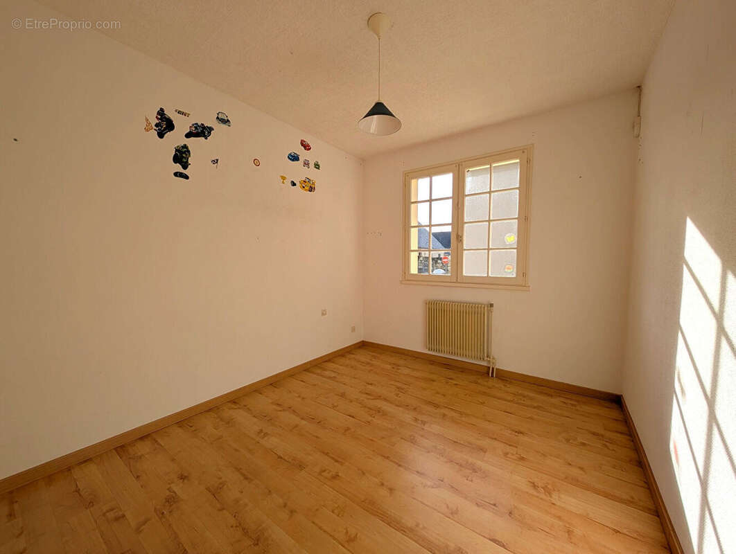 Maison à MONTREUIL-BELLAY