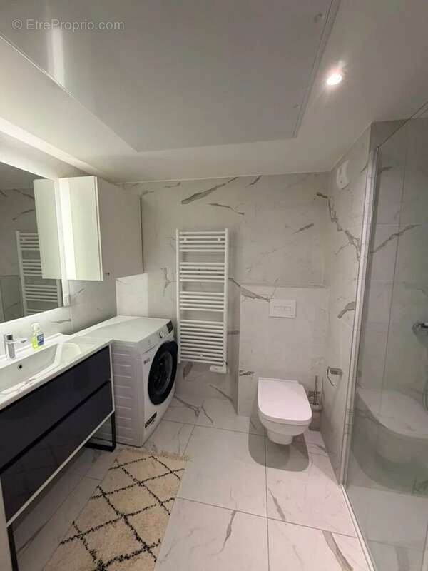 Appartement à SAINT-LAURENT-DU-VAR