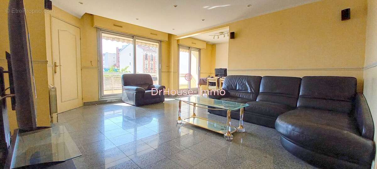 Appartement à LES LILAS