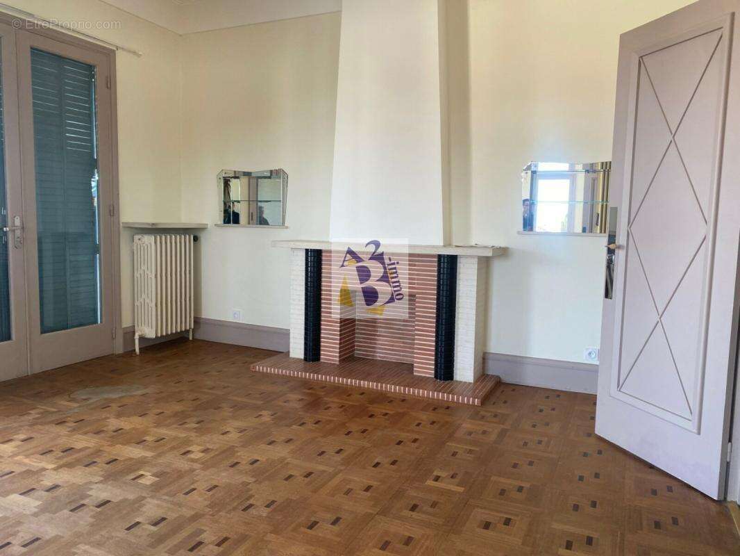 Maison à MAGNAC-SUR-TOUVRE