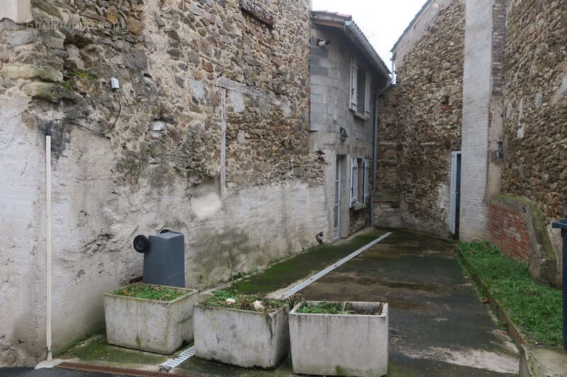 Maison à AUZAT-LA-COMBELLE