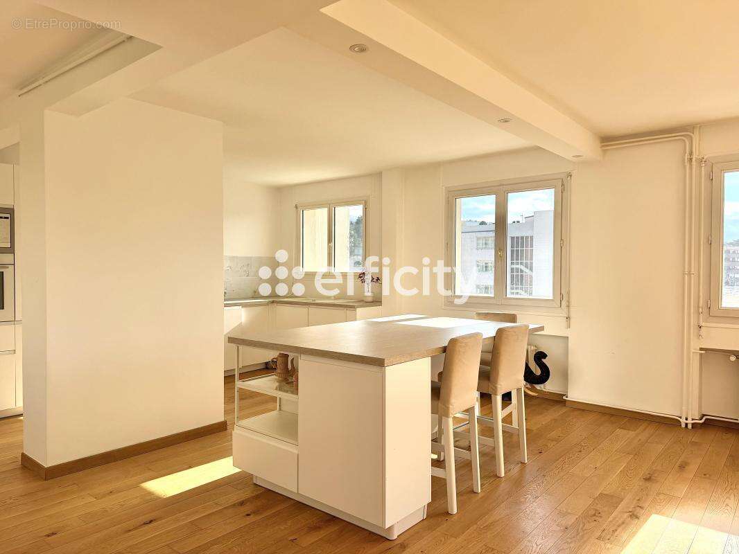 Appartement à SAINT-ETIENNE