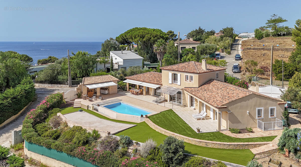 Maison à CARQUEIRANNE