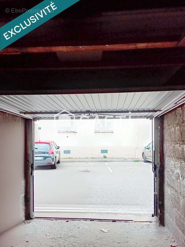 Photo 3 - Parking à VENISSIEUX