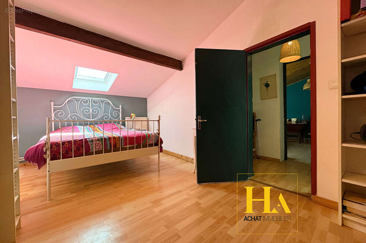Maison 130 m², 4 chambres, dépendance aménageable, panneaux solaires et jardin - photo 9
