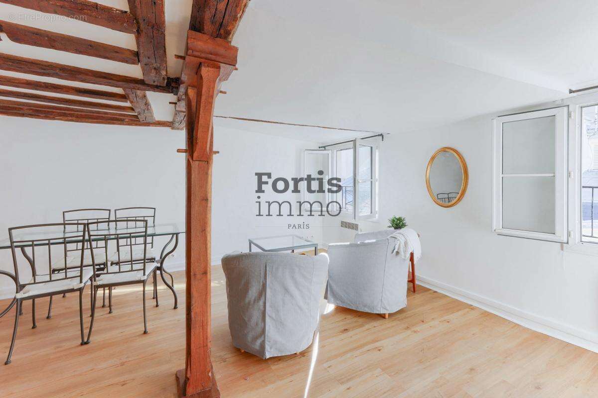Appartement à PARIS-3E