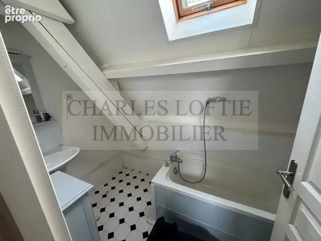 Maison de village spacieuse en pierre, grange et piscine dans jardin clos. - photo 12