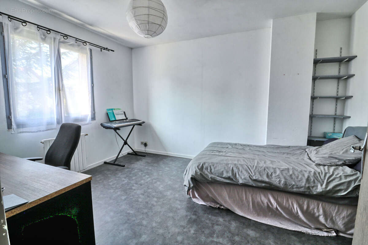 Maison Antony 10 pièce(s) - 5 chambres - 2 bureaux + dépendance - DPE C - photo 9
