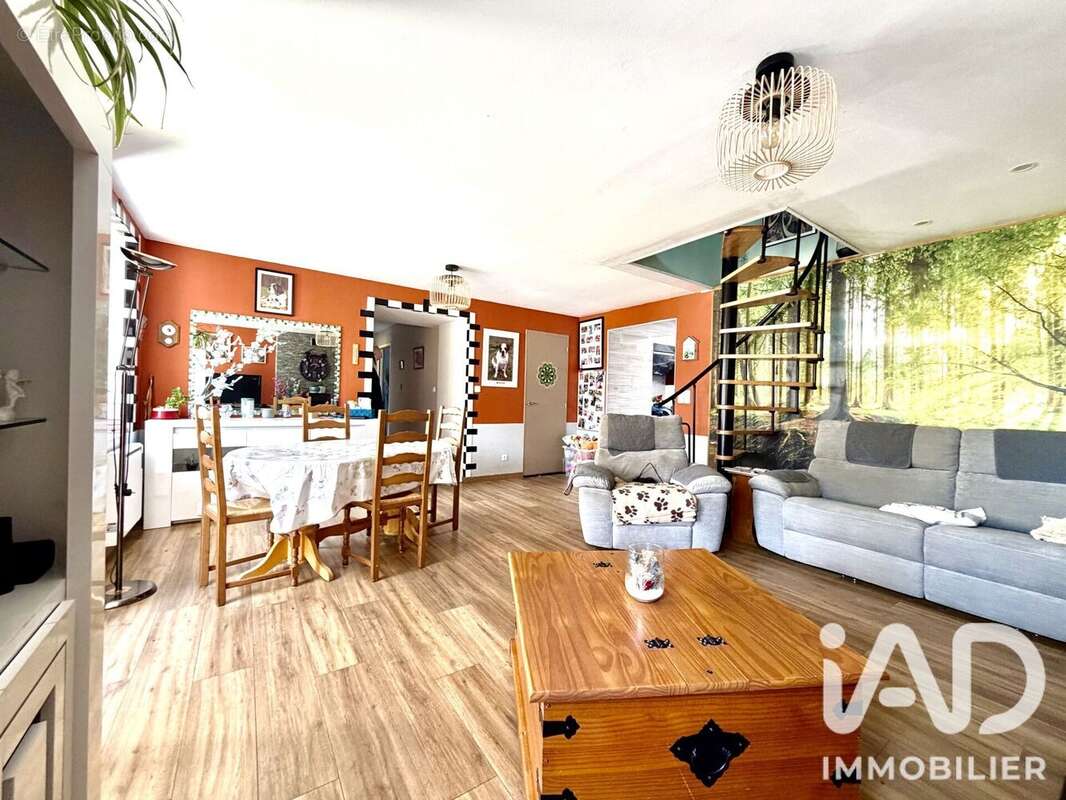 Maison 130 m² à Saint-Gilles-Les-Bois  - photo 7