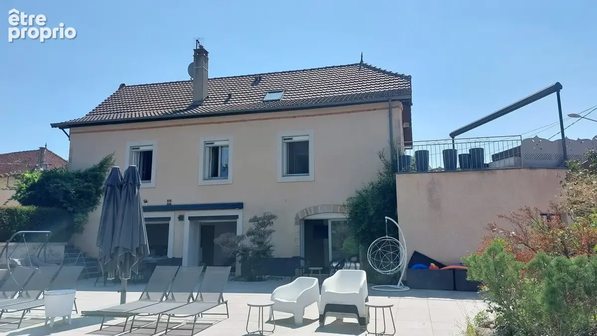 Maison 6 pièces 196 m² à vendre à Lacapelle-Marival (46120) - photo 2