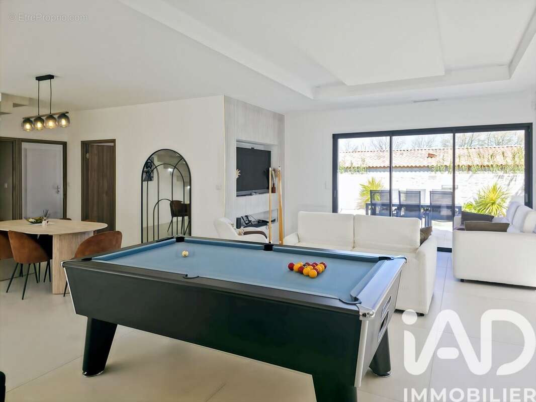 Maison 140 m² à Montblanc  - photo 5