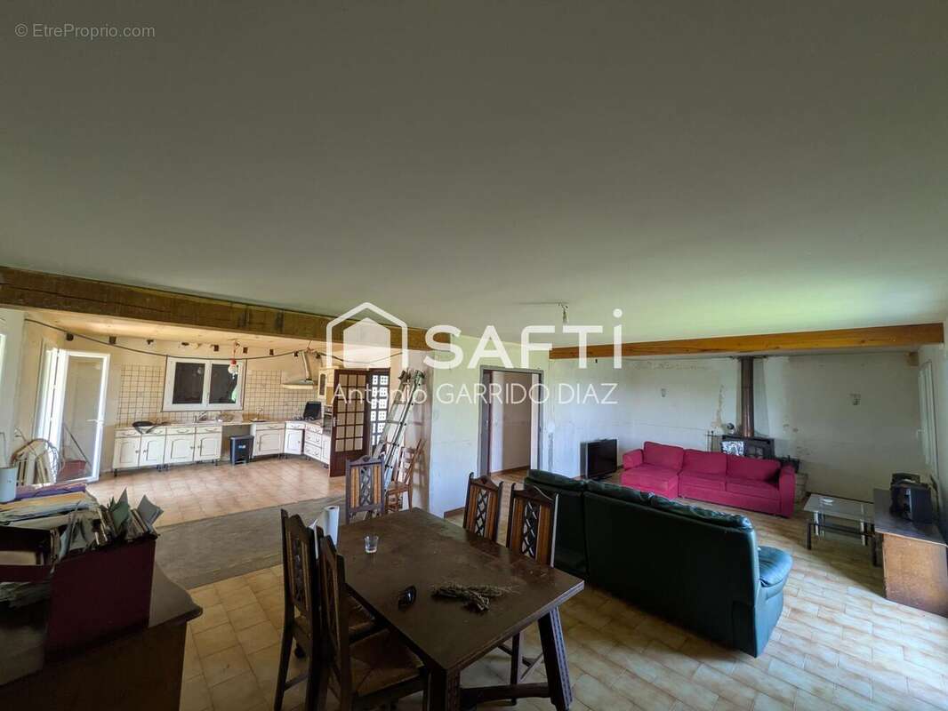 Maison 130 m² à Gimat  - photo 7