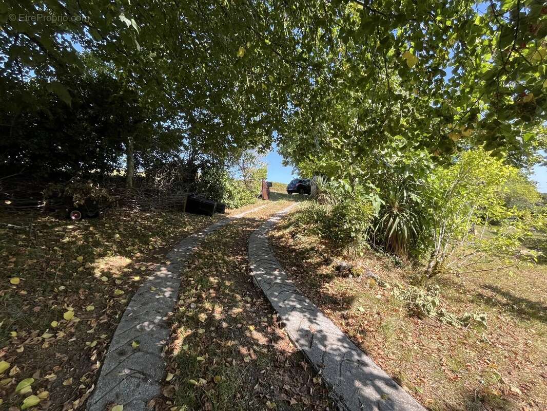 Maison à SALLES-LAVALETTE